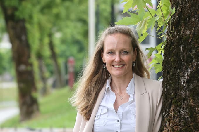 V želji po ozaveščanju javnosti o varnem in pravilnem prevozu hišnih ljubljenčkov, predvsem psov, so v podjetju Opel že leta 2015 v svoje salone dodali pasji kotiček in začeli projekt Psom prijazni. O projektu, njegovem začetku in novih načrtih smo se pogovarjali s Špelo Ramovš, vodjo marketinga v skupini Auto Wallis Distribution, ki je v Sloveniji uvoznik za blagovno znamko Opel.