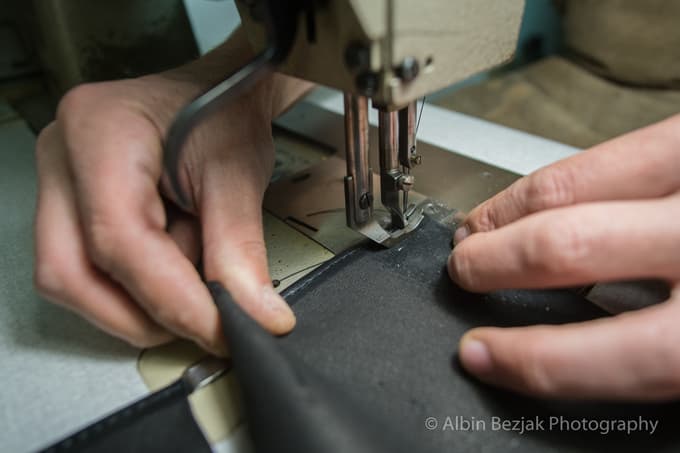 Tapetnik, ki bere Platona