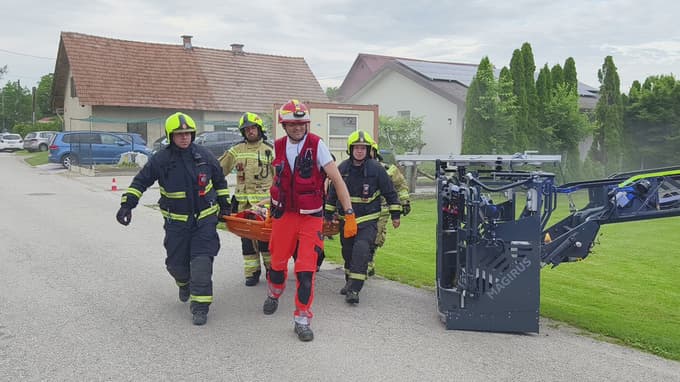 (VIDEO) V Zrkovcih na delu reševalci in šest gasilskih društev: V dveh večstanovanjskih objektih ujetih več ljudi