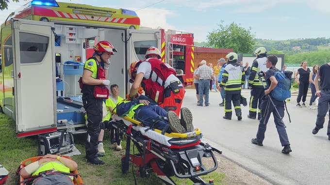 (VIDEO) V Zrkovcih na delu reševalci in šest gasilskih društev: V dveh večstanovanjskih objektih ujetih več ljudi