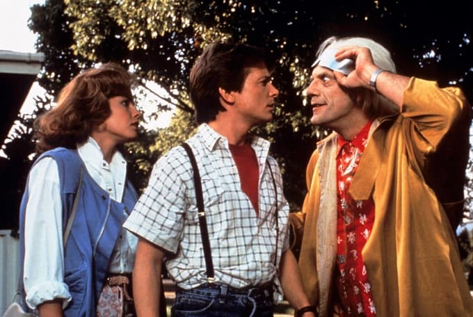 Leta 1989 je zaigrala v uspešnici Nazaj v prihodnost.