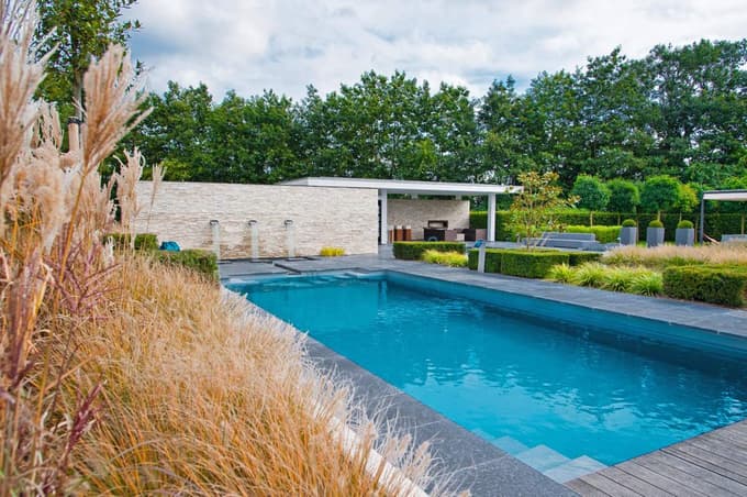 Bazen naj bo postavljen v zavetrju, na osončenem mestu, da bo lahko sonce ogrevalo vodo.