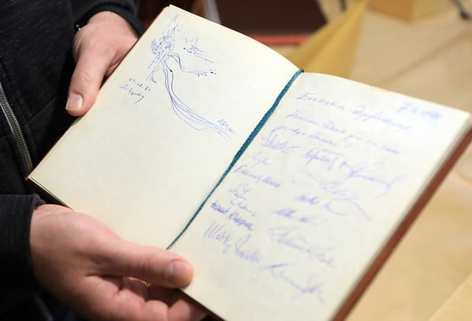 (FOTO) Nekatere stvari so večne: Šampioni radi snedejo pohano piško