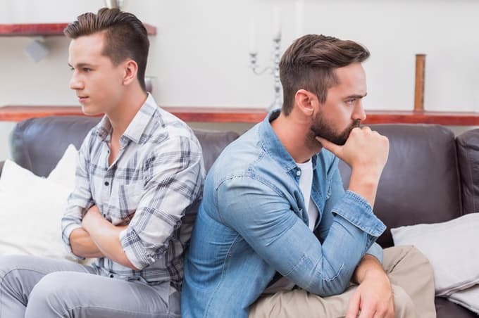 Čutite, da sta se s partnerjem oddaljila? Teh 7 znakov kaže, da se je vajina zveza znašla v resnih težavah