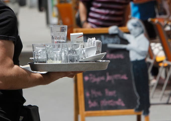 1. julij 2011, Maribor - utrinek, natakar, kozarci (tags: Notranja - Sreda - 25022015 - 2)