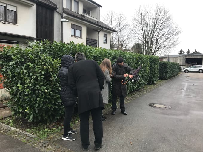 (FOTO) Tako so na terenu ugotavljali, ali je imel Novič dovolj časa, da je prišel od doma do kraja zločina