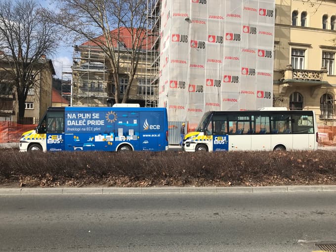 Celebus pri železniški postaji