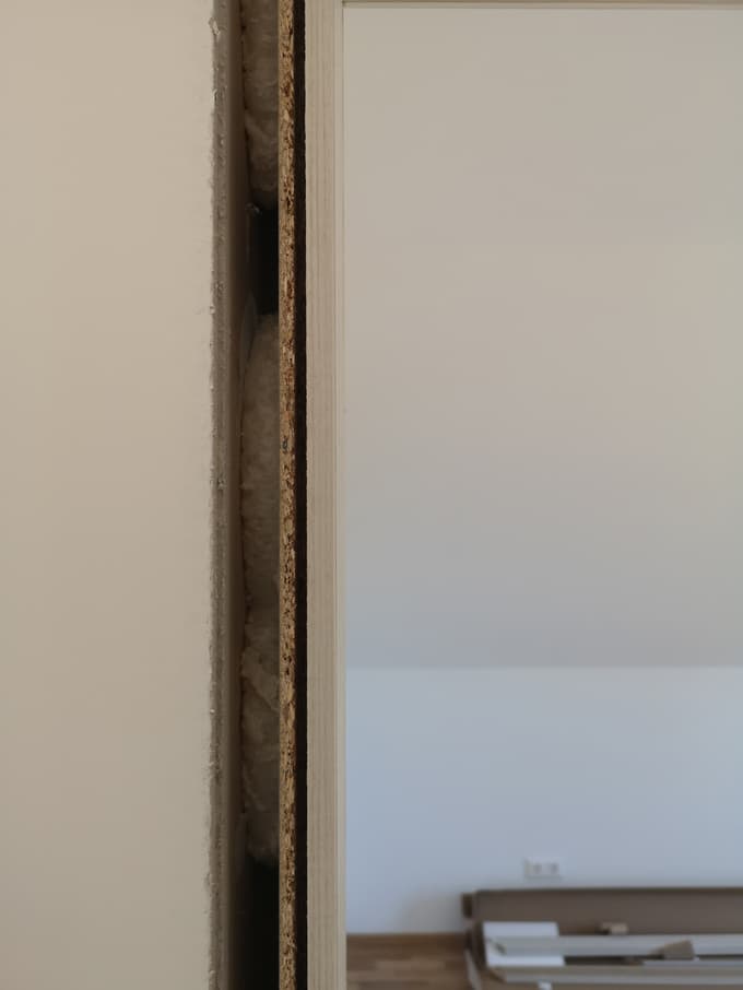 Odprtina, preden se vanjo vstavi podboj