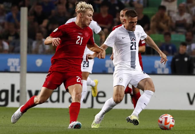 epa10700643 Timi Elsnik of Slovenia in action against Rasmus Hojlund (L) of Denmark during the UEFA European Qualifiers, Group H, soccer match between Slovenia and Denmark in Ljubljana, Slovenia, 19 June 2023. EPA/ANTONIO BAT