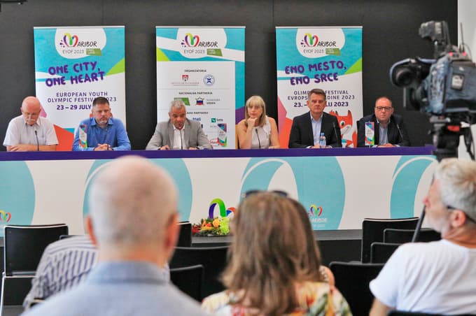 Maribor - Ljudski vrt - Politika - Novinarske konference - Kava z novinarji pred 7 sejo MOM - -