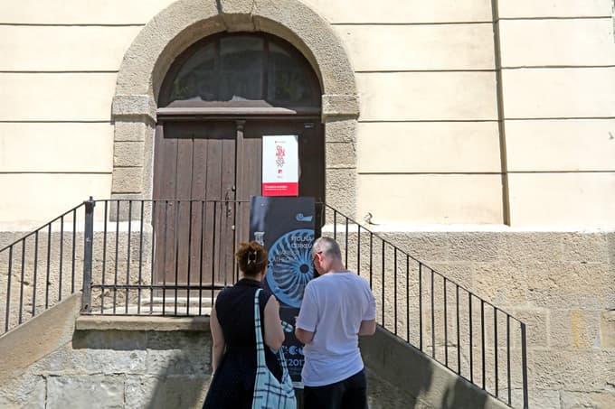 V zvonik lahko vstopite s strani Poštne ulice.