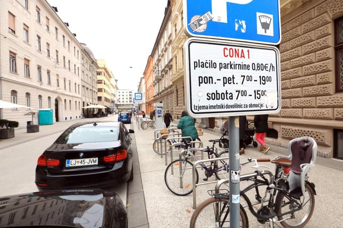 Dobri stari časi v Ljubljani, ko se je v nedeljo še parkiralo brezplačno ... 