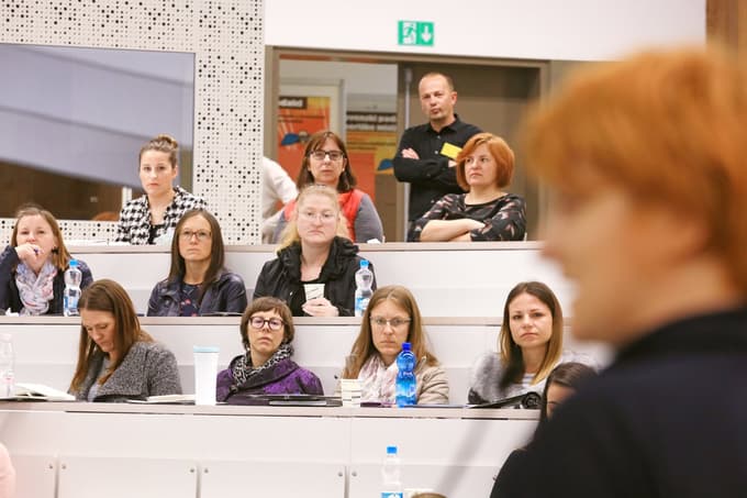 Udeleženci konference o zasvojenosti in rabi digitalnih tehnologij 