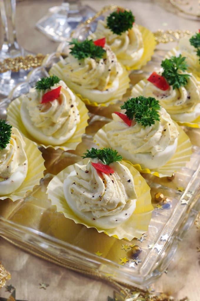 Hren lahko uporabimo tudi kot dodatek nadevu za polnjena jajca.