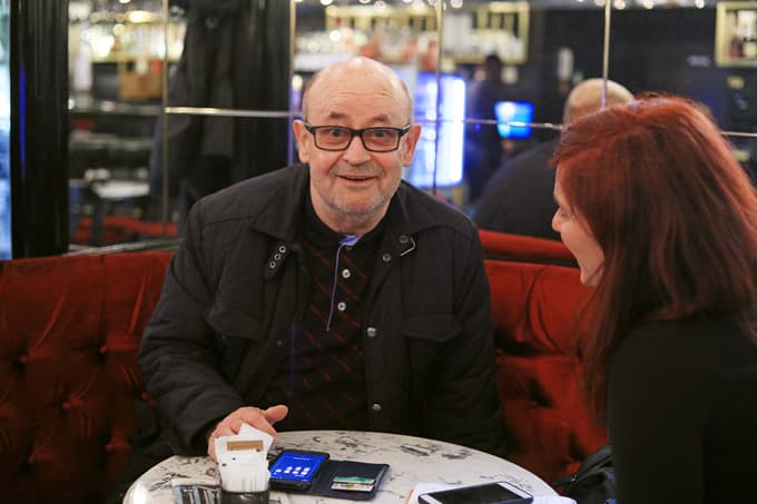 Vlado Novak je v pogovoru z novinarko Franjo Žišt ugotavljal: "Nekateri igralci sploh ne hodijo v gledališče. Redki so tisti, ki gredo gledat predstave drugih gledališč."