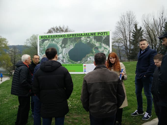 Le štirje poslanci so si potek obeh tras ogledali na terenu.