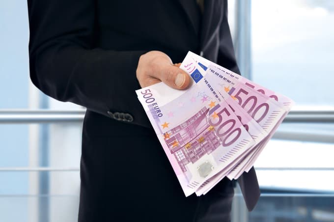 Od skoraj 48 milijard evrov finančnih sredstev jih imajo slovenska gospodinjstva v bankah 20 milijard evrov.