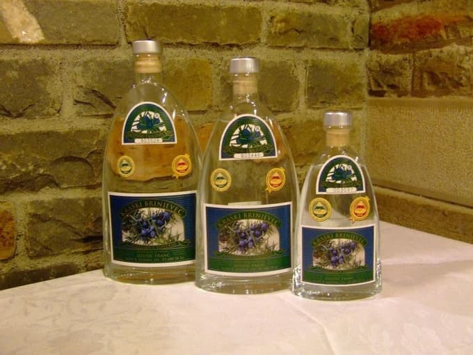 Brinjevec pijemo kot zdravilo.