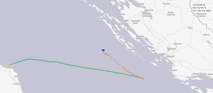 Pot trajekta, ki se je pokvaril okoli 10 milj od hrvaške obale. Stanje ob cca. 15.30.