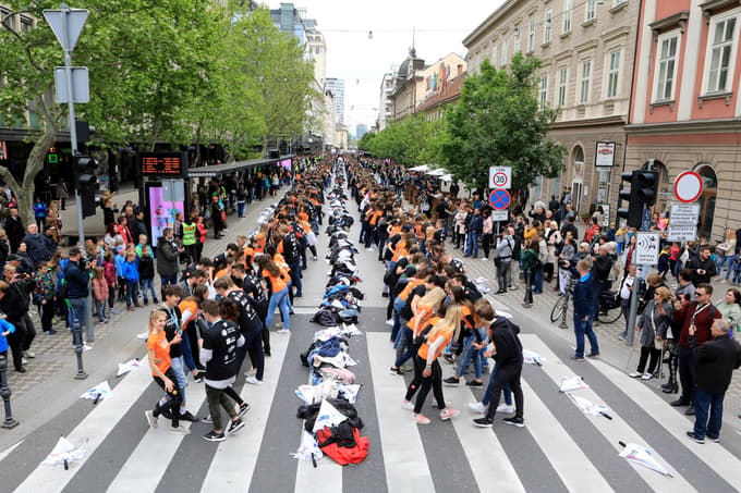 (VIDEO in FOTO) Parada prvič le v Ljubljani: Jim bo uspelo preseči rekord v plesanju največje četvorke na eni lokaciji?