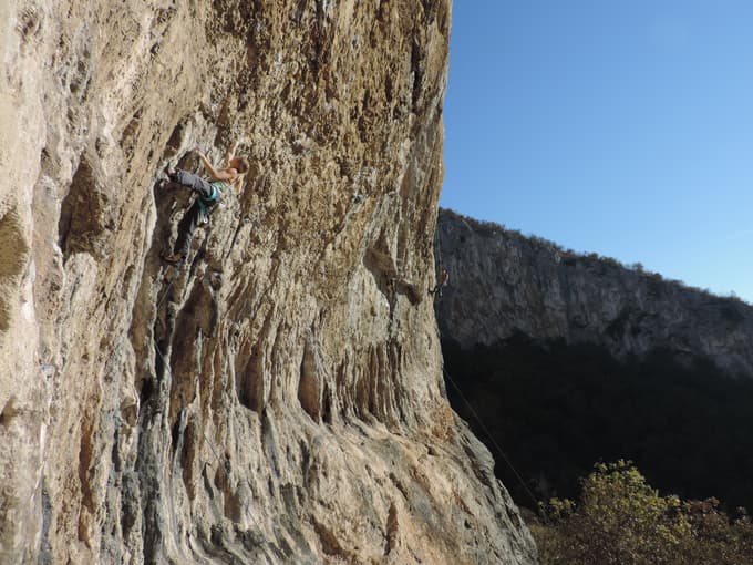 Osapske stene vse leto vabijo plezalce.
