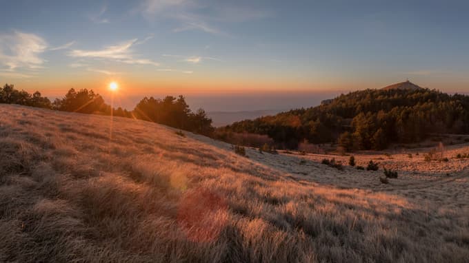 Vrh Slavnika s pobočji je bil leta 1992 razglašen za naravni spomenik.