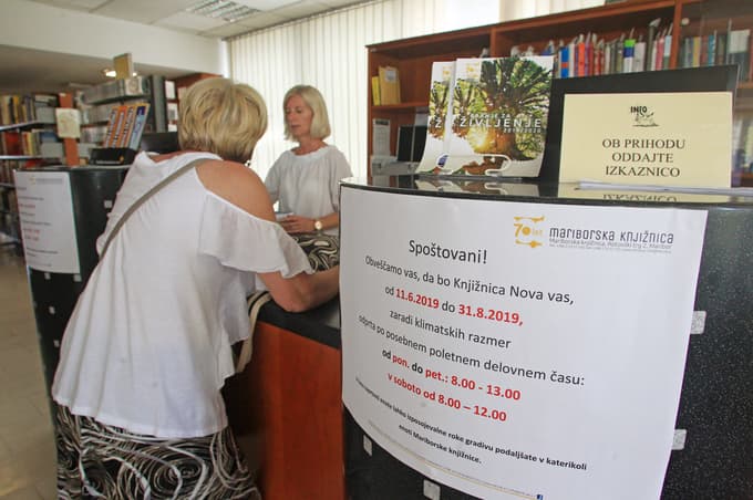 Čeprav na razmere v tej knjižnici vodstvo Mariborske knjižnice opozarja mariborsko občino že dlje časa, so zaradi napovedanih visokih temperatur prisiljeni zapreti enoto popoldne in tako zaščititi zdravje zaposlenih.