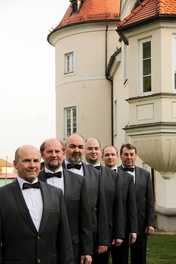 Vokalna skupina Fantje na vasi bo s koncertom novembra v Mariboru obeležila že 30 let delovanja.