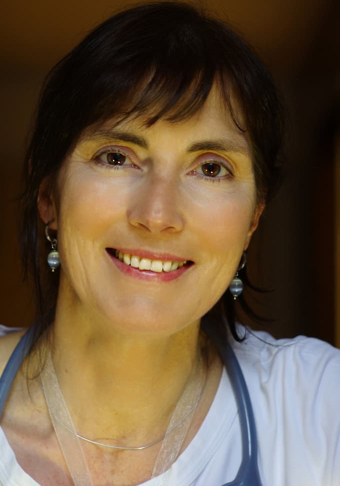 Zavračanje uradne medicine v Sloveniji, zdravljenje otrok z nadangeli in Jezusom. Kaj pa odgovornost staršev?