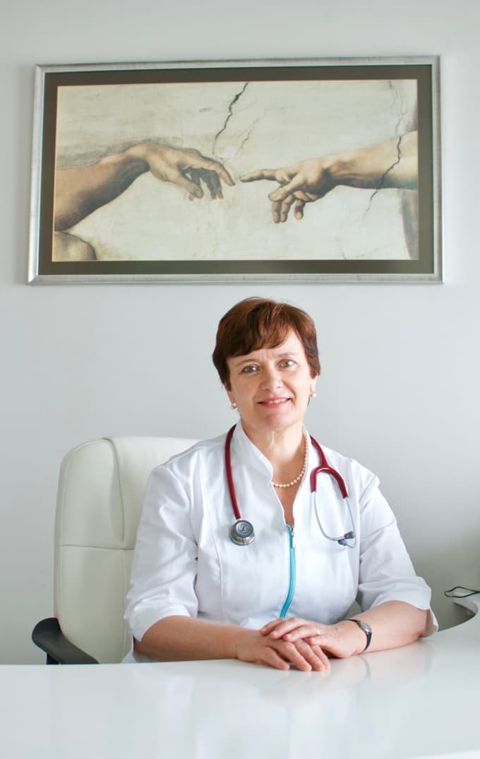 Zavračanje uradne medicine v Sloveniji, zdravljenje otrok z nadangeli in Jezusom. Kaj pa odgovornost staršev?