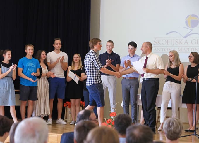 Podelitev spričeval na Škofijski gimnaziji Antona Martina Slomška