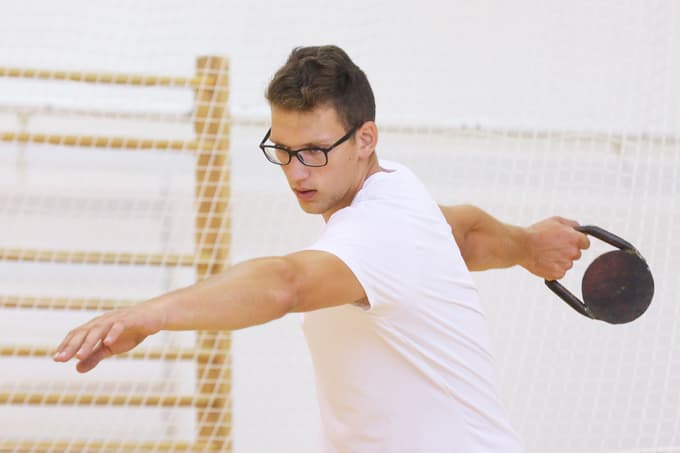 Pozimi disk za trening leti v mrežo v ptujski dvorani Mladika, vse več časa 20-letni Podvinčan preživi v hrvaškem primorju. 