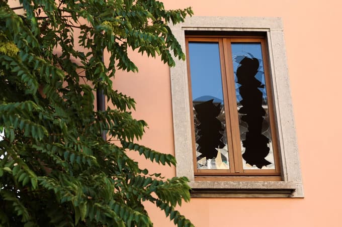 (FOTO) Požar v domu za starejše v Milanu: Umrlo šest ljudi, 81 so jih odpeljali v bolnišnico