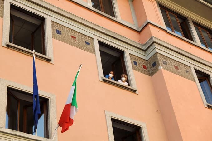 (FOTO) Požar v domu za starejše v Milanu: Umrlo šest ljudi, 81 so jih odpeljali v bolnišnico