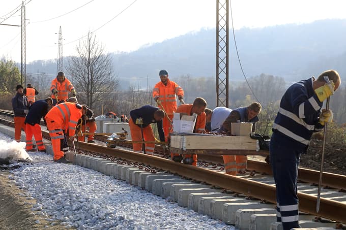 Za gradnjo novega odseka železniške proge Maribor-Šentilj tri ponudbe
