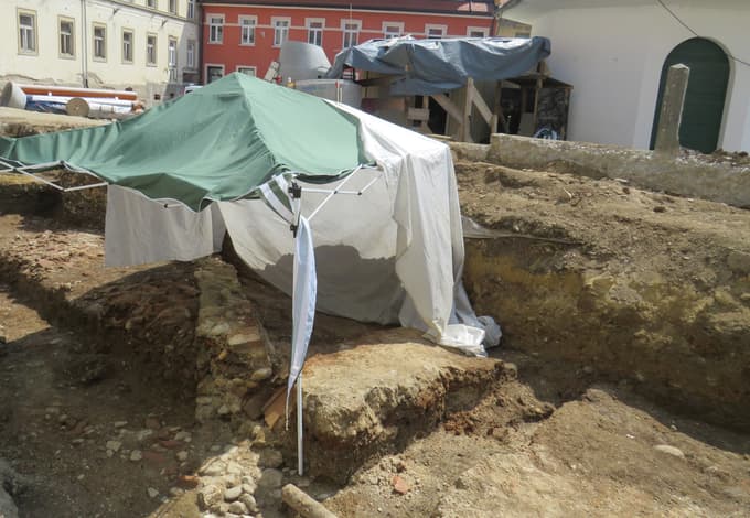 Eno pomembnejših odkritij pod Slomškovo ulico