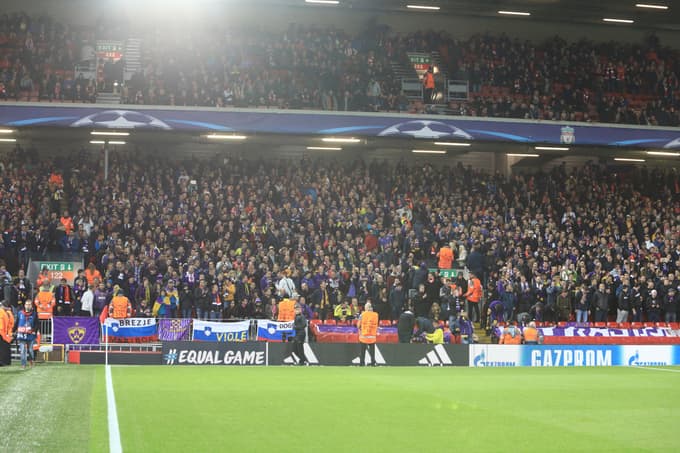 Najbolj množičen obisk navijačev Maribora na gostovanjih v Liverpoolu leta 2017.