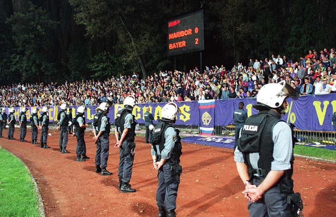 Kjer so Viole, je ponavadi tudi policija. 