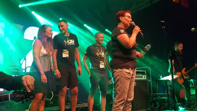 (VIDEO) Andrea Massi in Tina Maze s hčerko na startu ultramaratona K 24: Spoštujem tekmovalce, sam si ne bi upal