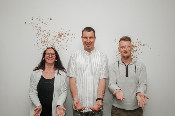 Ekipa podjetja: Eva Štraser, Domen Štraser in Roman Herlah
 