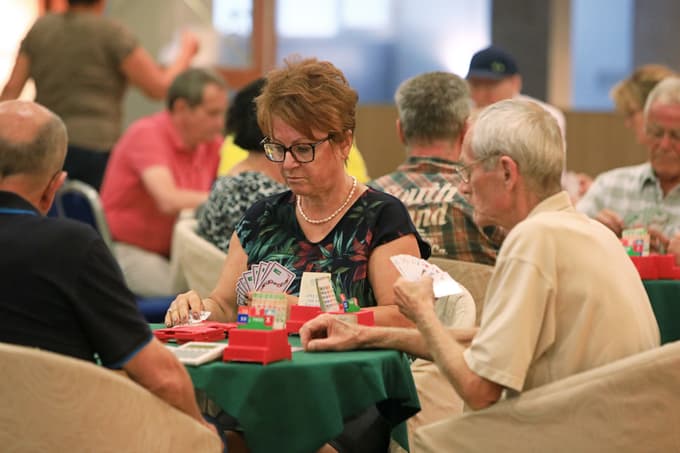 Člani so bridž redno igrali v hotelu Piramida, po njegovi prodaji pospešeno iščejo nove prostore.