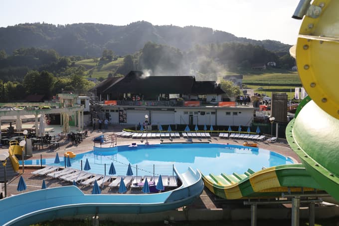 (FOTO) Po požaru v enem od gostinskih lokalov termalni park Aqualuna v Podčetrtku spet odprt. Kaj se je zgodilo?