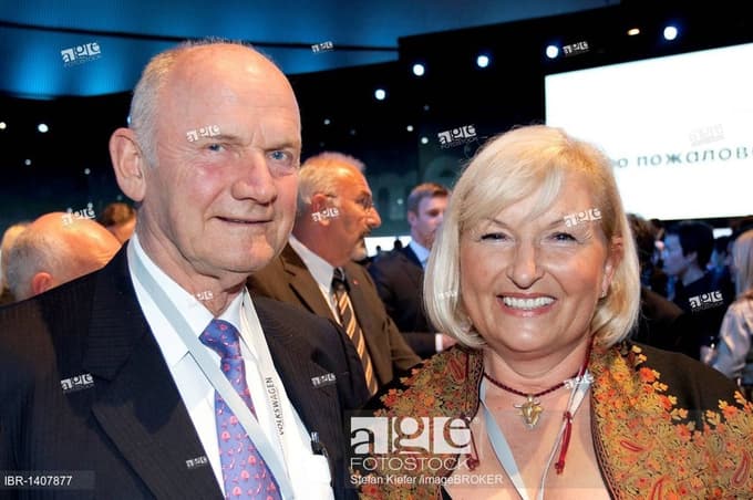 Z zadnjo ženo Ursulo smo ga videvali tudi na nekaterih največjih avtomobilskih salonih.