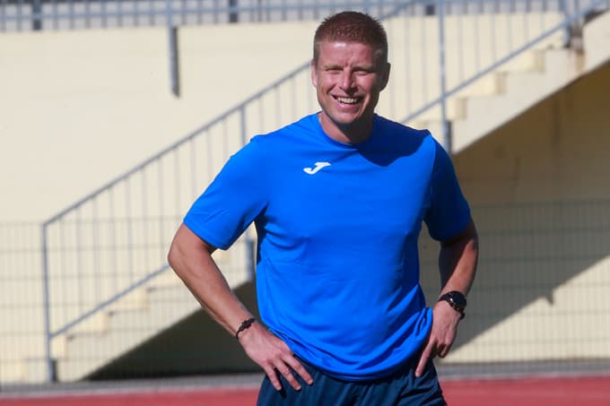 Po slabem poletnem uvodu v sezono Simona Rožmana Andrej Razdrh (9 zmag, 11 porazov in 3 remiji) ni nič kaj bolje nadaljeval in klub ohranil na šele devetem mestu, v boju za obstanek v prvi ligi.