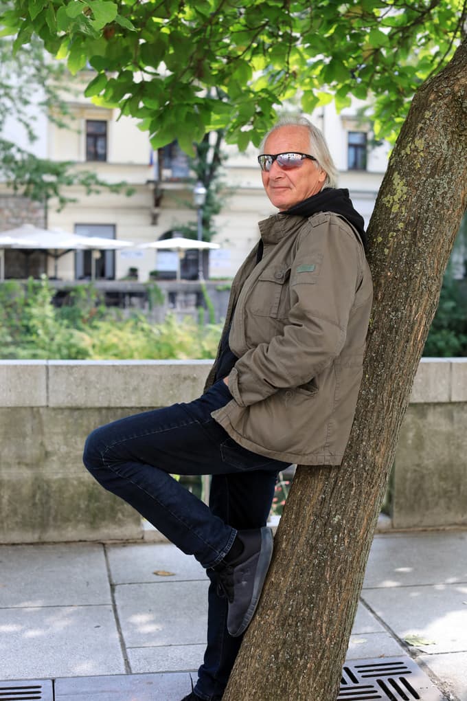Janez Bončina - Benč: "Vedno smo imeli polno hišo ljudi, veliko je bilo druženja, zavedali smo se, da smo vsi enaki. Zato nikoli nisem imel težav iti po svetu in se družiti s komerkoli."