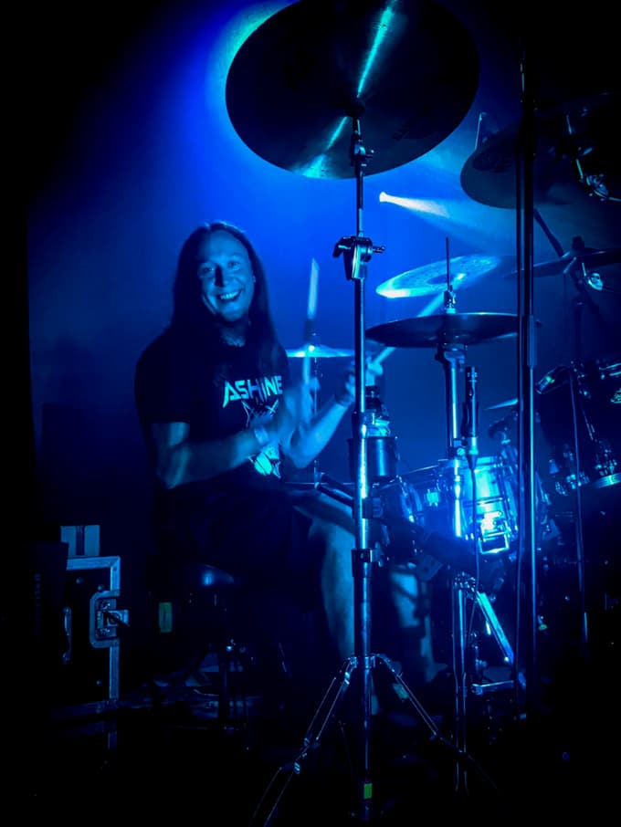 Soki se umika: Zaradi dobrodelnosti so ga obtožili satanizma in napadli, ker je pomagal hrvaškim otrokom