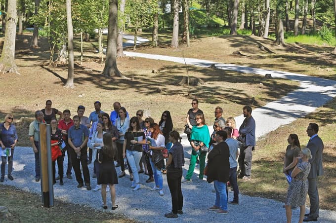 Skozi še nedavno neurejen gozd se sedaj vije urejena pot z informativnimi tablami.