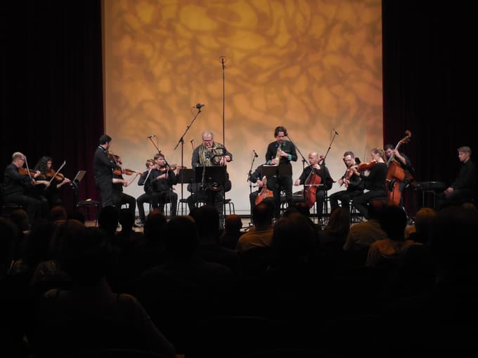 Michel Godard in Vasko Atanasovski s komornim godalnim orkestrom Slovenske filharmonije
