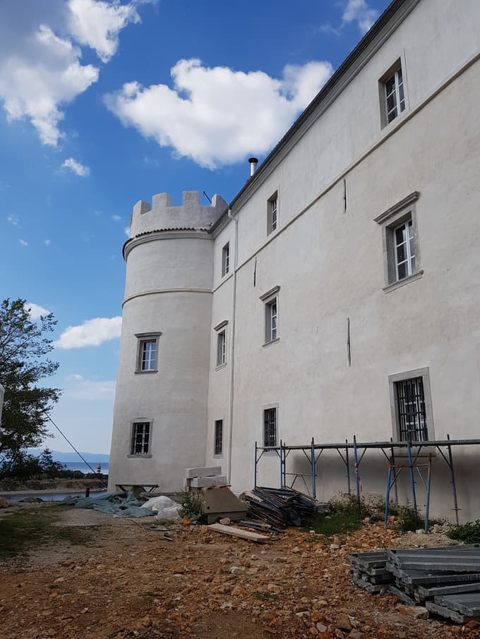 Na dvorcu Nova Kraljevica zaključujejo obnovo fasade.