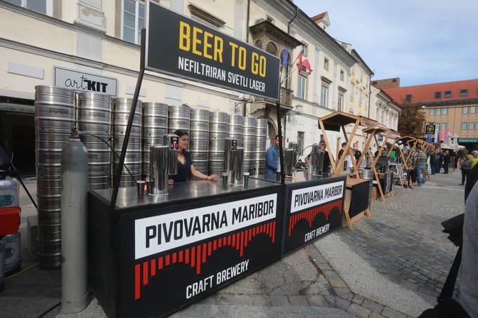 (FOTO) Praznik pivoljubcev na Glavnem trgu